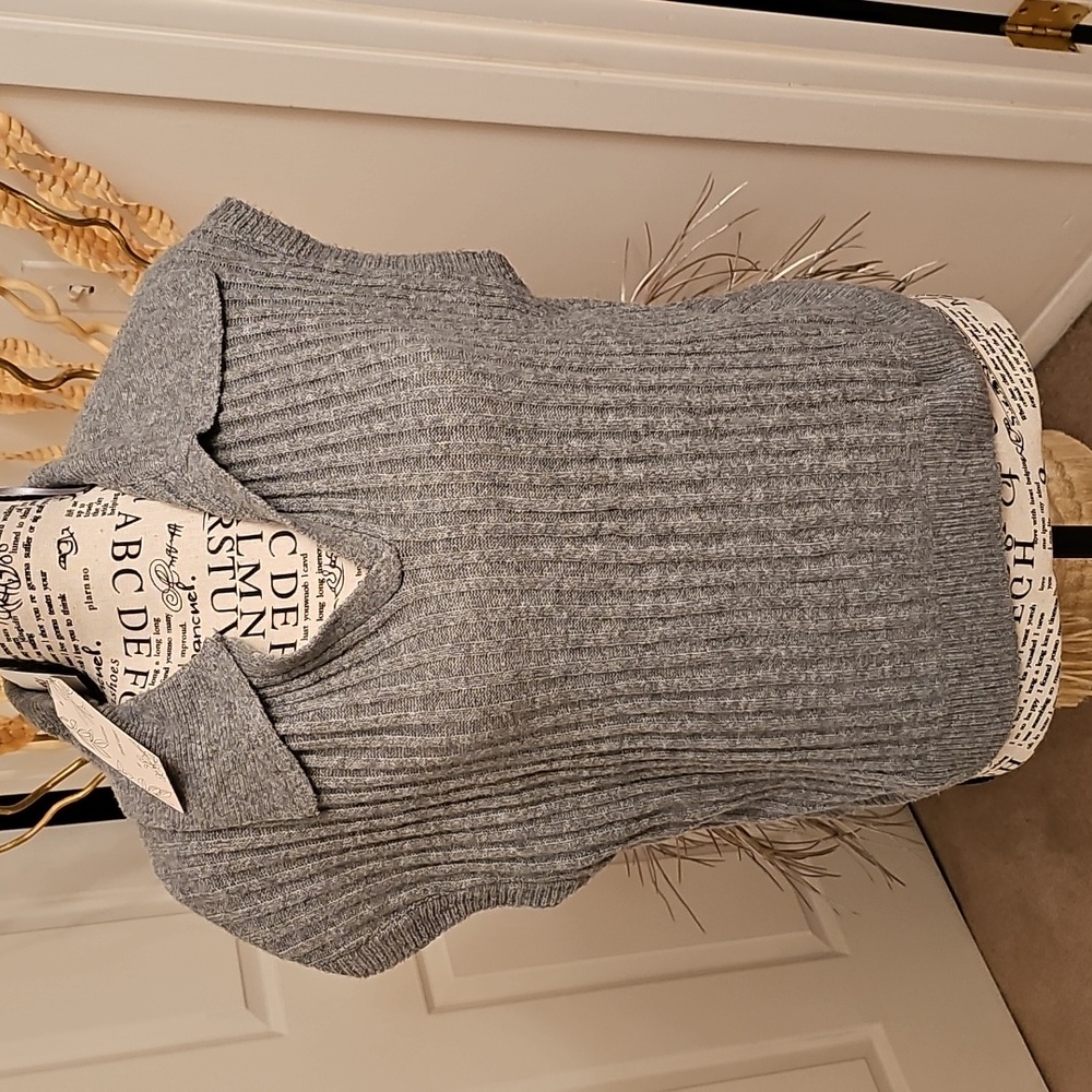 BRAND NEW WILLOW & WIND DARK GREY SHORT SLEEVE SWEATER